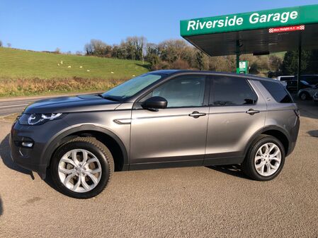LAND ROVER DISCOVERY TD4 SE TECH